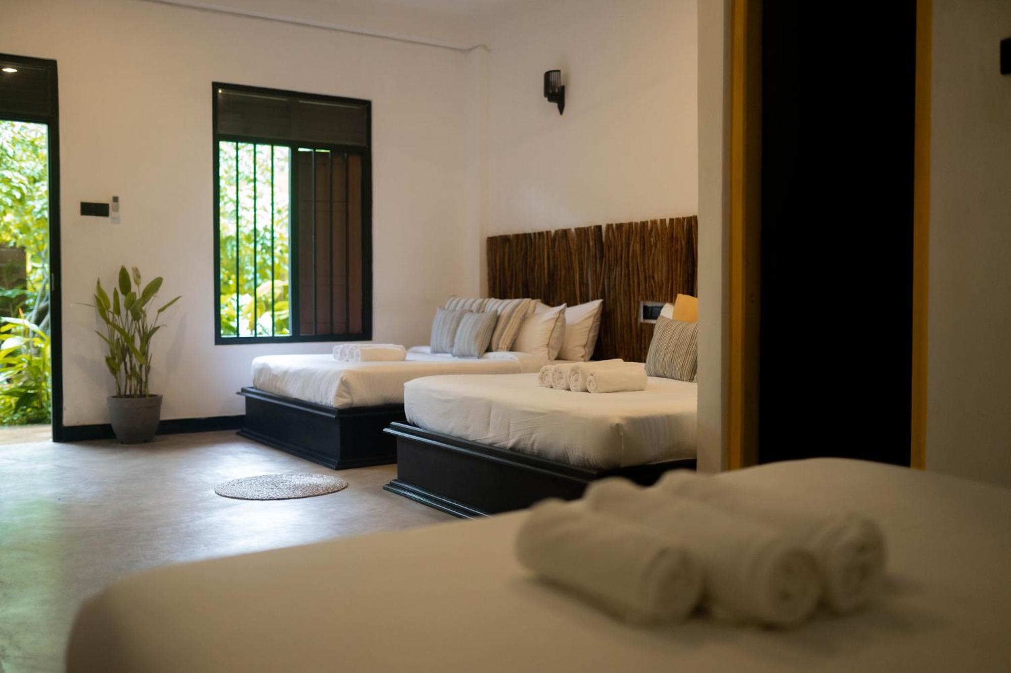 Banana Bunks Hostel Mirissa